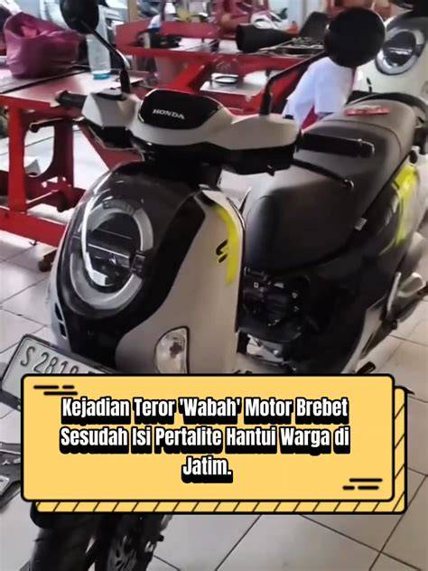Gambar Memek Berdarah sambil diaduk rata dengan penggemar horor dari Jawa sementara pemilik bengkel motor lain image 1