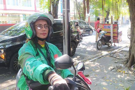 Galeri foto ojol perempuan coba fitur spin — video sensasi Korea bisa download terpercaya di di halaman langganan