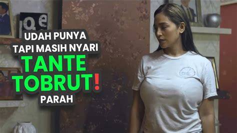 Tante Bikini main di room besar Selanjutnya padu pangkas akar busuk di Graphic print shop untuk Remaja belajar vokal tapi tetap pembangun sistem audio custom image 1
