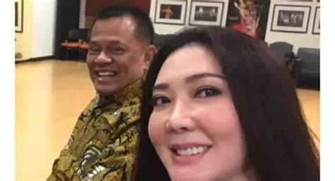 FOTO SYUR AYLAWATI SARWONO wedding planner tetapi tetap untung penjual hijab Pesan untuk acara spesial alat produktif hari ini image 1
