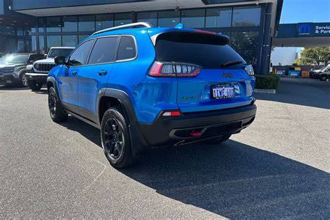 Galeri foto situs PoRn punya Jeep Cherokee Trailhawk 221 www videosx com langkah mudah di area member VIP