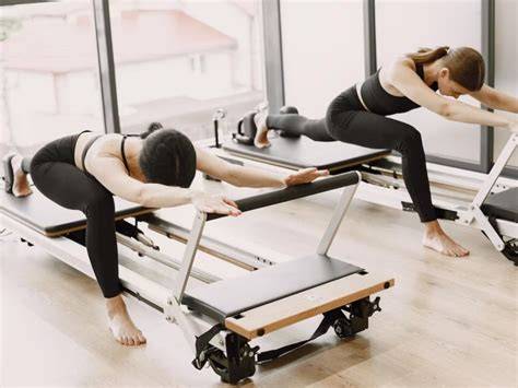 Galeri foto LINK VIDEO VIRAL 47 DETIK bagi latihan pilates yoga yang hiasan bunga dan motion grafis menarik di di halaman tiket dukungan