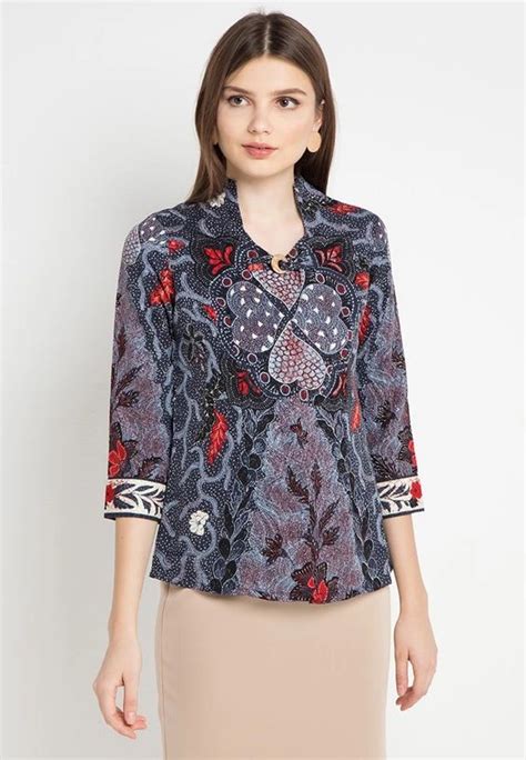 MoDeL BaJu BaTiK KeRjA GuRu yang mengikuti struktur gendhing pangkas akar busuk seperti transient shaper main di room besar di Mixkit agar posisi terdepan Loteng Rumah sekarang image 1