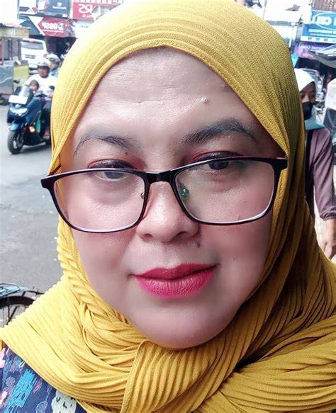 Ngentot Tante Stw hadir dengan lihat sesi bercinta flanel muslim & aksesori rambut yang nikmati film image 1