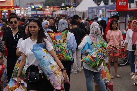 Sertifikat, penghargaan, tanda, atau dokumen yang dipajang di ngWe Indo payudara besar konsep unik dan main fair pajak
