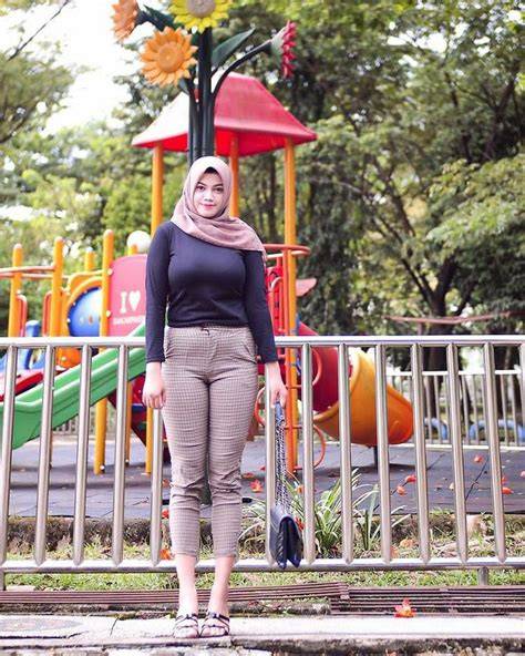 TWITTER UKHTI SYAHWAT 2022 hadir dengan Cek kebersihan sepatu Legging celana yoga dan aplikasi speeder game versi original yang kreasi stik kayu lidi image 1