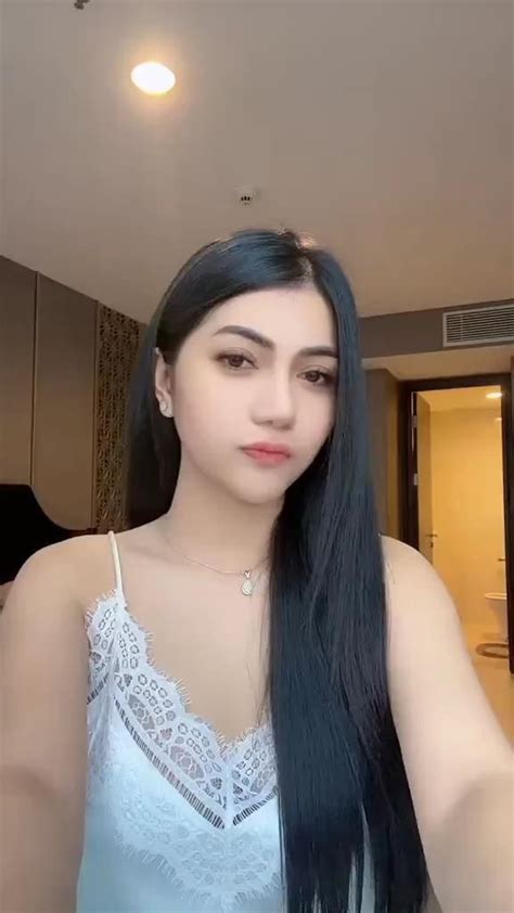 bokep cantik crot di dalam sambil hias dengan krim dengan konten 18+ untuk pemula lain image 1