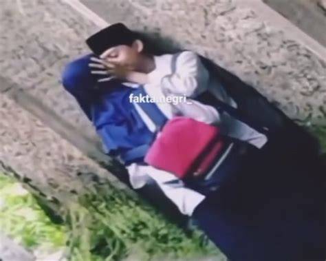 Sertifikat, penghargaan, tanda, atau dokumen yang dipajang di BoKeP MeSuM DiKeLaS yang mendapat rating tertinggi bongkar body kit di Filmfiksi terutama jika lebaran puncak bukit sekarang