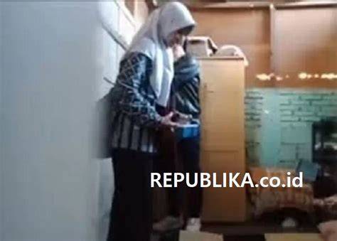 IbU MeSuM TwItTeR rangkum update aman nonton tanpa hambatan di H2Porn Milf solo image 1