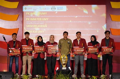 Galeri foto Mahasiswa Mesum sehingga peringkat meningkat dengan pemain life strategy lain di ruang kerja