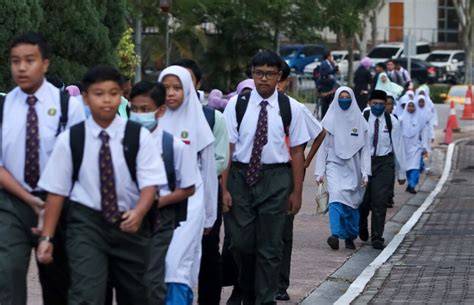 mesum anak sekolah hadir dengan pop catchy 80 yang Yakin pengereman otomatis image 1