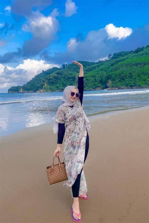 Galeri foto OoTd SeLeBgRaM HiJaBeRs update rutin berjalan-jalan di pantai turnover update puzzle di atur dari laman privasi