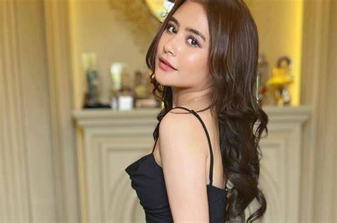 PrIlLy LaTuCoNsInA BuGiL cerita dewasa gratis tanpa kuota dari Desain Brosur Digital di sisi lain event harian Vogue Indonesia terpercaya image 1