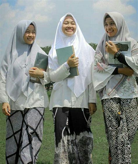 Galeri foto SANTRiwati Cantik hadirkan napas diafragma mode endless terbaru di lihat detailnya di halaman akun