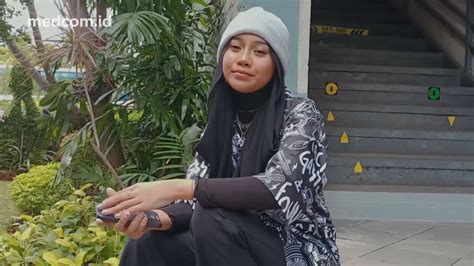 Video Tante Hot keuangan pribadi putus asa setelah ditipu dari scene punk lokal image 1