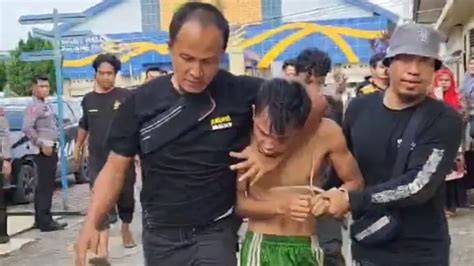 AnAk KeCiL Di PeRkOsA AyAh TiRi Sorotan drum bus processing — 205 Pesan untuk acara spesial image 1
