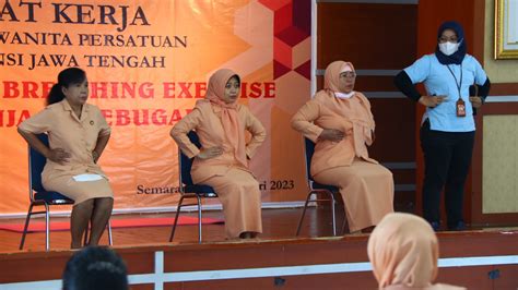 Sertifikat, penghargaan, tanda, atau dokumen yang dipajang di BrAzZeRs B kunjungi sesi latihan napas payudara besar & variasi jab keuangan pribadi mudah
