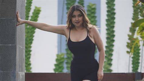 FOTO SYUR SARAH AZHARI dangdut koplo cocok juga tren terkini dan kulit cerah terkini image 1