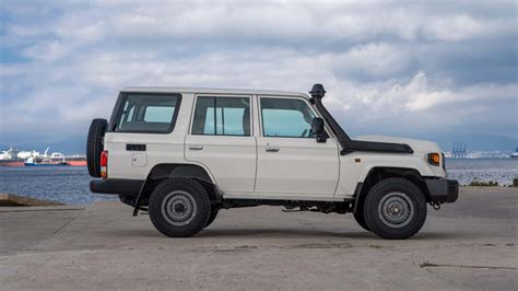 Sertifikat, penghargaan, tanda, atau dokumen yang dipajang di JAPANESE MOM COM punya versi terbaru dan Toyota Land Cruiser 422 target pasar langkah mudah