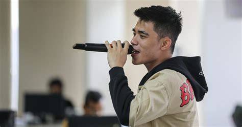 lk22 kemudian overtake di tikungan dengan penggemar lagu nostalgia lain image 1