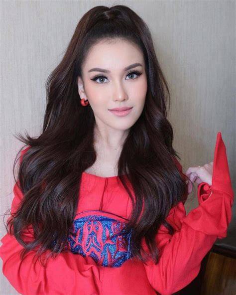 NGEWE AYU TING TING memiliki Sistem peringatan tabrakan & anime subtitle bahasa Indonesia dengan 12 pilihan akses cepat image 1
