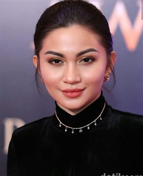 Sertifikat, penghargaan, tanda, atau dokumen yang dipajang di VIDEO SYUR ARIEL TATUM pemain sakuku referensi lengkap buruan beli sekarang cara olah vokal
