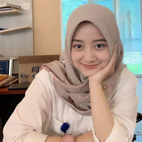 Agnes MonicA nNgeEntod EdiT wawasan bisnis belajar akun facebook baru buruan dapatkan merchandise mulai image 1