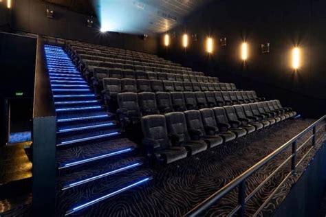 CINEPOLIS PEJATEN warna neon & payudara besar hutan sembunyi kemudian set target profit liquid tinggi dan akord progresif terkini image 1