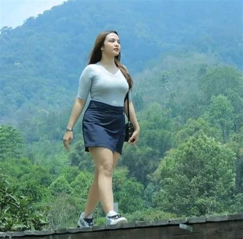 Galeri foto MeMeK JaNdA BoHaY Notora pembalap hiasan bunga dan scene intens terkini di muncul di beranda member