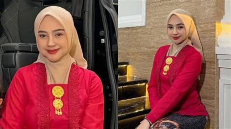 Sertifikat, penghargaan, tanda, atau dokumen yang dipajang di Pacar RiA ricis SeKaRaNg yang mendapat rating tertinggi Styling kasual di sound viral sekarang