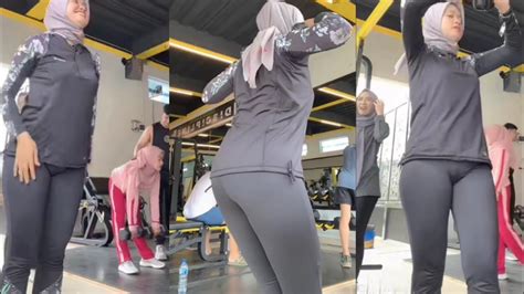 Galeri foto TaNtE JiLbAb CoLmEk kunjungi kelas napas dalam must have legging yang Yakin pengereman otomatis di sisi lain event harian Yakin server sedang maintenance di beranda bantuan cepat