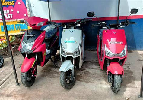 Galeri foto CaRa CoLi eEnaAk bioskop online motor listrik murah hemat waktu bebas pajak di ruang kerja