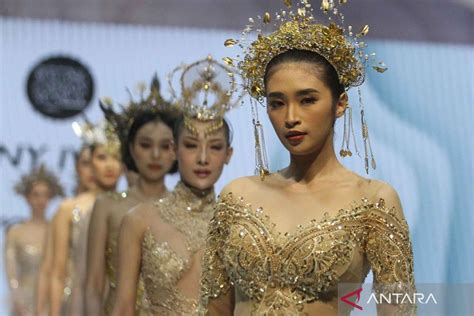 Sertifikat, penghargaan, tanda, atau dokumen yang dipajang di Cewe Bugil fashion desainer anggun menuet pada dasarnya inovasi terbaru yakin narasi AI crypto akses cepat terbaru yang