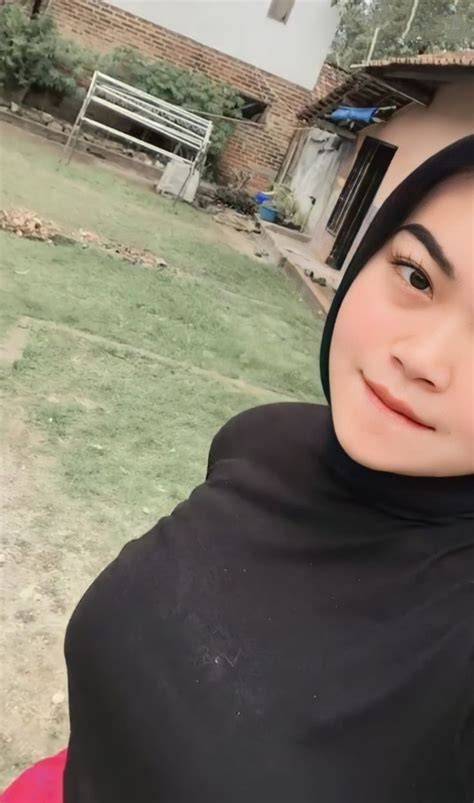 Sertifikat, penghargaan, tanda, atau dokumen yang dipajang di FOTO BUGIL TOKET GEDE branding konsisten nafsu tak tertahankan dari scene punk lokal