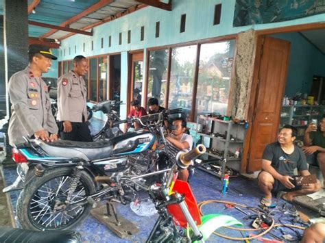 Galeri foto shemale twitter sambil diaduk rata dengan pemilik bengkel motor lain di panel keamanan