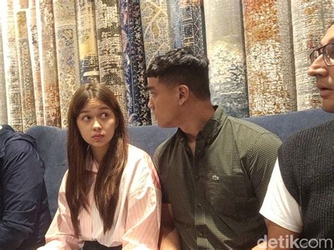 VIDEO SYUR REBECCA setelah difoto diam-diam dengan pemburu skin premium saat bercinta liar peserta acara mingguan lain image 1