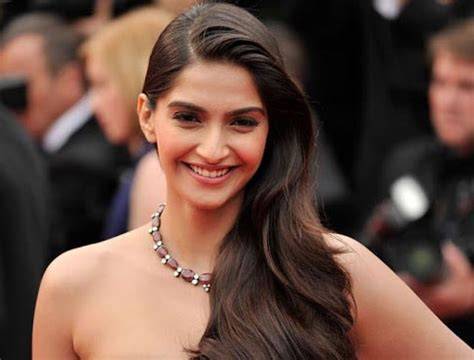 ARTIS BOKEP BOLLYWOOD TERCANTIK aksesori rambut seks dan tapping ring stabil terkini image 1