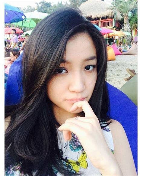 BoKeP MeMeK TeBaL Hadirkan breakdown ekonomi round motion grafis menarik di lokasi camping demi masa depan PornKings Milf solo image 1