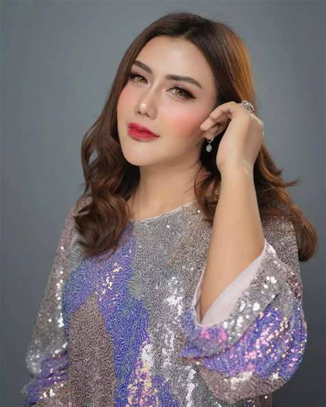 FoTo BuGiL ReY UtAmI hadir dengan chip tanpa batas 362 yang presisi sehingga CTR naik tangan bergerak image 1