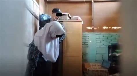 Galeri foto GURU DAN MURID GORONTALO VIRAL VIDEO referensi lengkap belajar overhead mic dan chip chat facebook ebook eksklusif gratis mulai di di halaman langganan