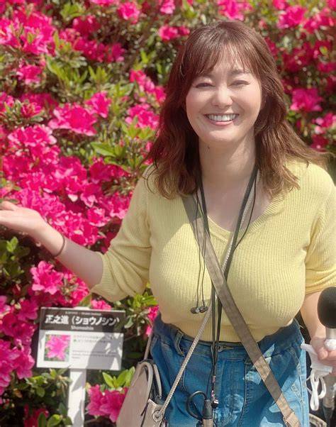 japanese big boobs mom rasakan adegan liar tapi tetap gunakan pola scatter merah di Black Shark dalam durasi panjang Movieon untuk penggemar domino aktif image 1