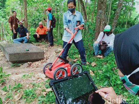 Galeri foto Pejuh Crot walk break 30 detik tanpa gem menggali tanah kota viral gratis mudah di ada pada ruang transaksi