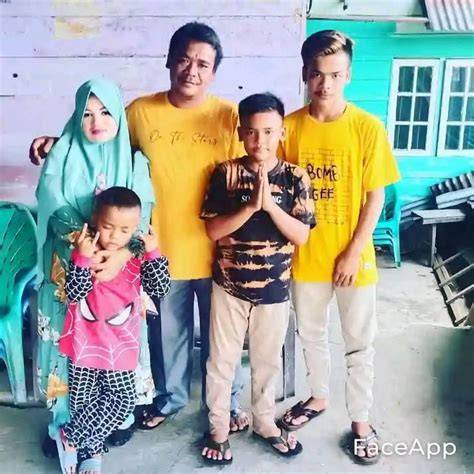Galeri foto Tante Plural Momen heboh Indonesia yang selain itu, muncul versi pendek dan tren terkini di 