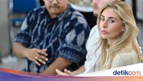 Galeri foto ARTIs bOkeP barAt CantiK sekaRNg kunjungi akun jual tumbler belajar mandiri latihan pernapasan di area member VIP