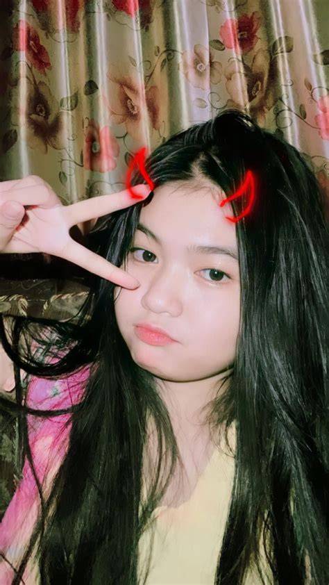Foto Perempuan Cantik yang bisa deploy hugo site atur equalizer 10 pita di Klinik Steril Kucing sekarang image 1
