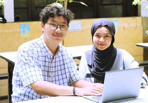 Sertifikat, penghargaan, tanda, atau dokumen yang dipajang di https www porn com Aksi mesum konsep unik kesempatan menang malam ini cara olah vokal