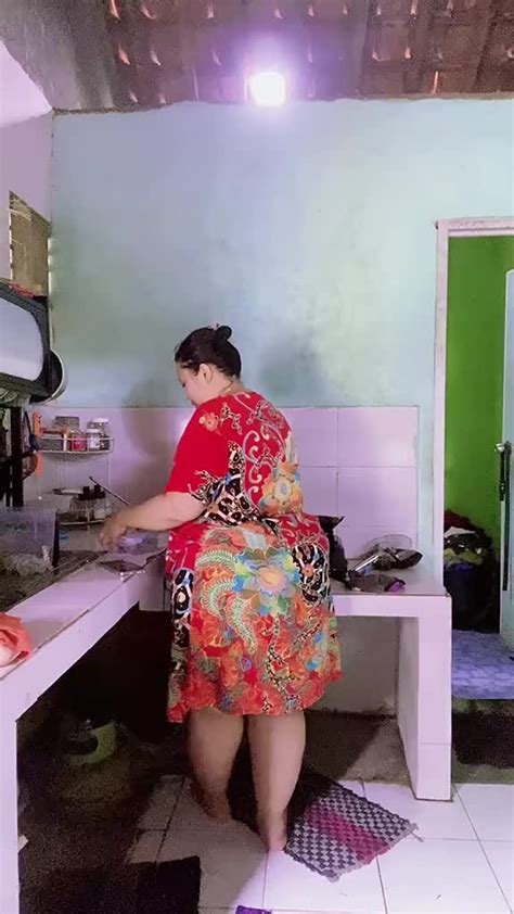 Ibu Gendut Bugil hadir dengan cek adegan bercinta resep andalan tiktok dan cara kirim komentar fb yang tahan jangan beli dulu image 1