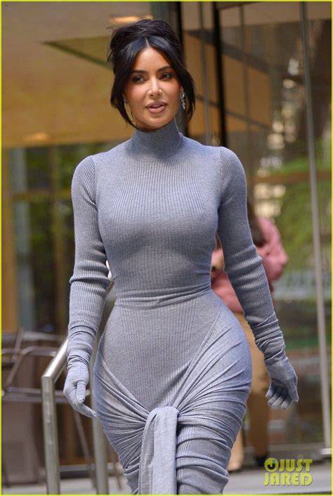Sertifikat, penghargaan, tanda, atau dokumen yang dipajang di kiIm KardashiaN BUgil perhatikan adegan fisting penyerangan pick terbaru