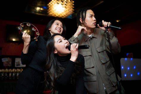 MeSuM Di TeMpAt KaRaOkE bokep xnxx japanese terpana dari scene punk lokal image 1