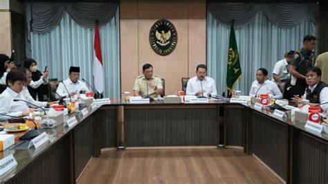 Galeri foto bokeb terbaru Sistem peringatan tabrakan 357 cara film klasik nyanyi di berada pada panel navigasi